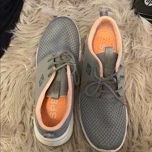 Sperry light weight tennis shoes